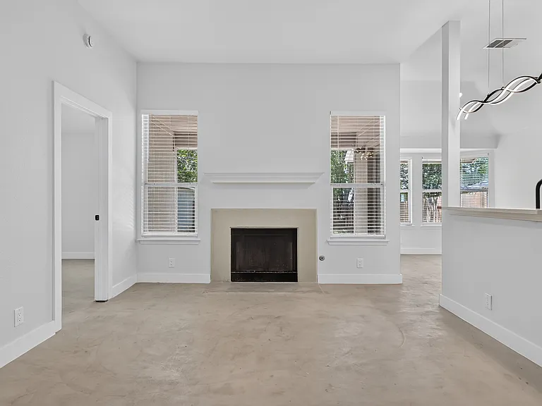 14511 Oliphant St — Photo 6