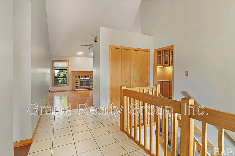 3 bed, 2.0 bath, 1805 sqft, $3,200 — Photo 4