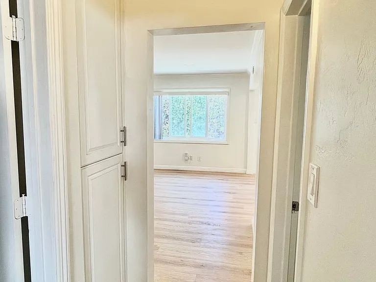 2 bed 1 bath Apt in North Park Area — Photo 9