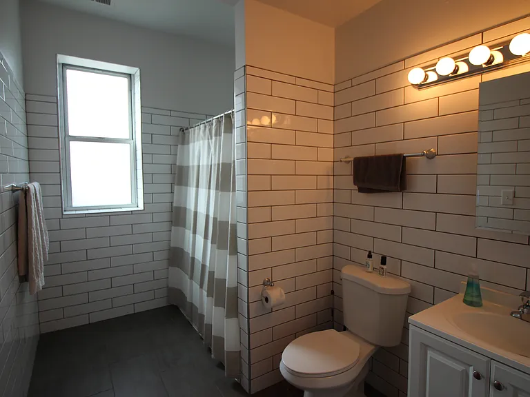 7044 N Clark St #2 — Photo 7