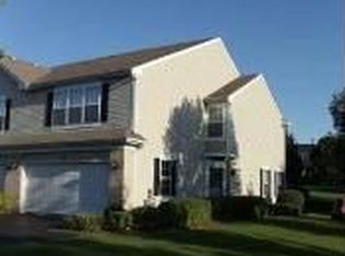 521 Windham Cove Dr, Crystal Lake, IL 60014