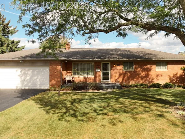 4148 Conne Mara Ln, Waterford, MI 48329