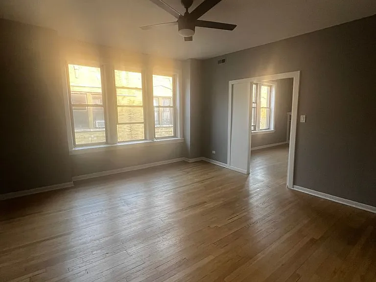 Hyde Park Apartments — Photo 11