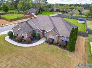 136 Meadowridge Dr, Hazel Green, AL 35750