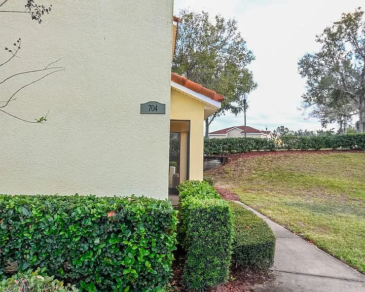 704 Monroe Cir #D — Photo 33