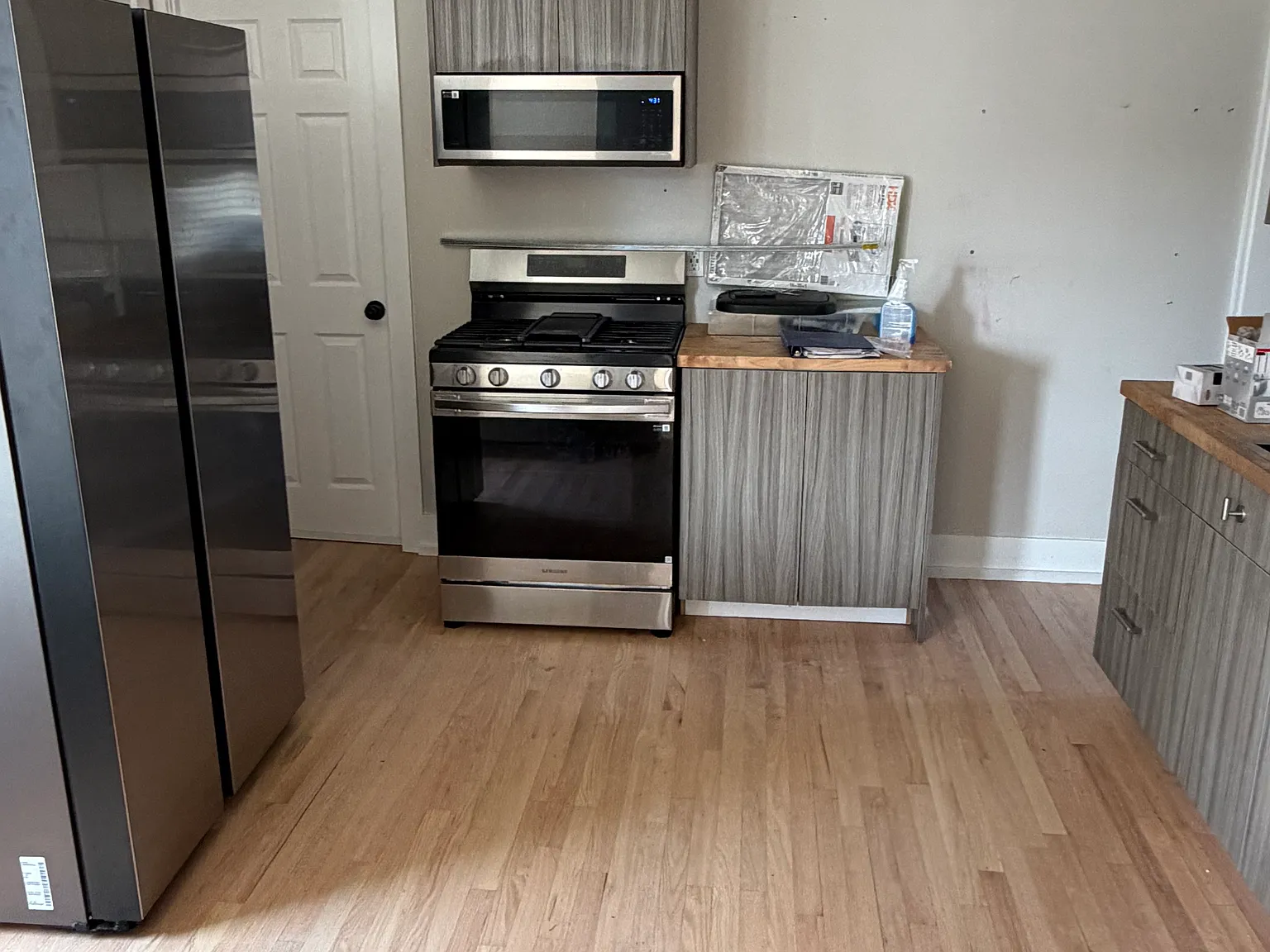 3 bed, 1000 sqft, $1,300 — Photo 1