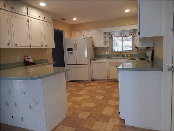 2nd image of 523 Villa Vista Blvd