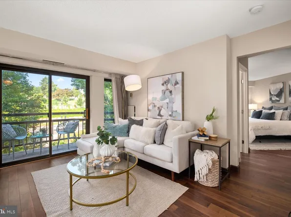 2111 Wisconsin Ave NW APT 425, Washington, DC 20007