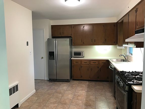 5th image of 85 Phelps Ave