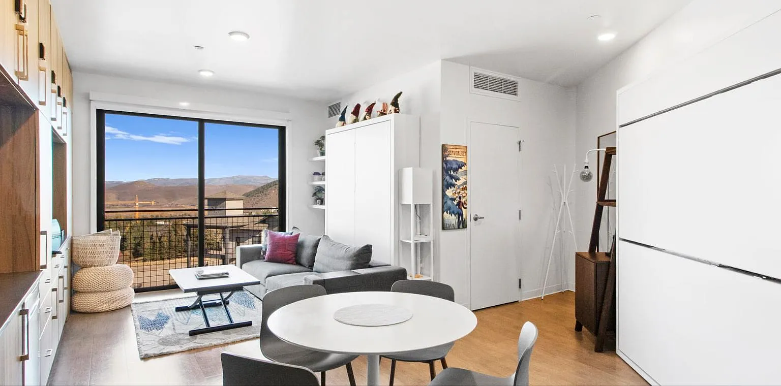 Studio, 448 sqft, $1,980 — Photo 1