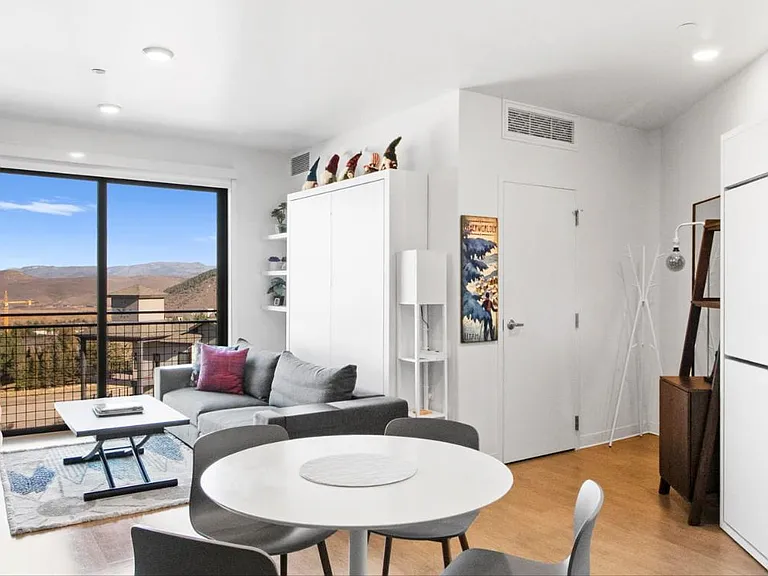 Studio with extra space for dining