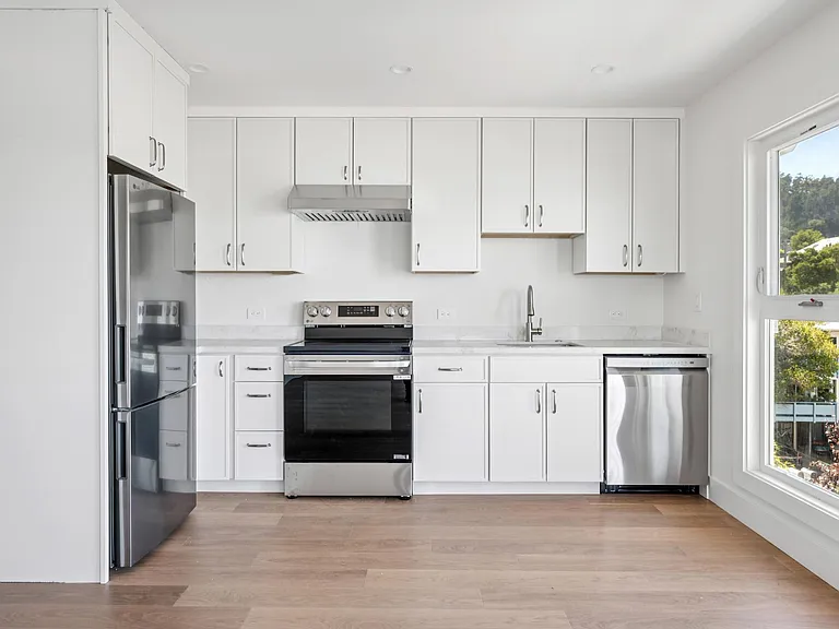 144 Filbert Ave #D — Photo 10