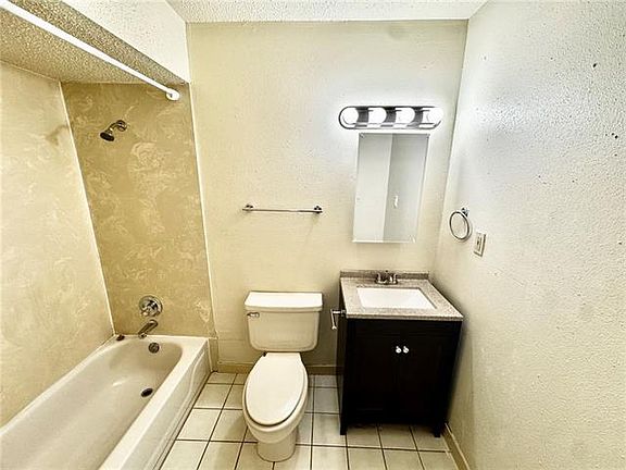 4th image of 3900 Hessmer Ave APT 10