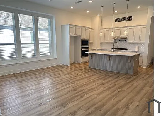 4 bed, 2337 sqft, $3,295 — Photo 4