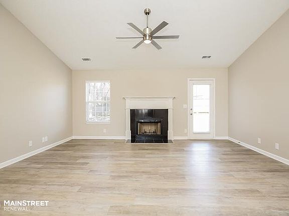 4th image of 2906 Roscommon Dr