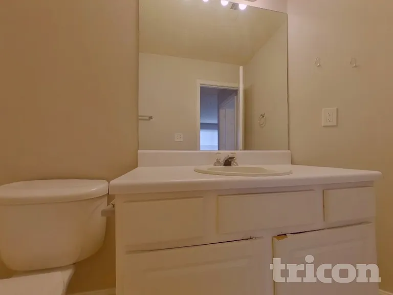 3020 Lake Park Ct — Photo 15