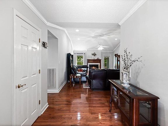 4th image of 121 Park Creek Dr NW