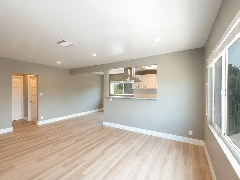 14857 Hartsook St #6 — Photo 32
