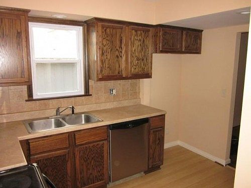 5th image of 1822 E 81st Ter