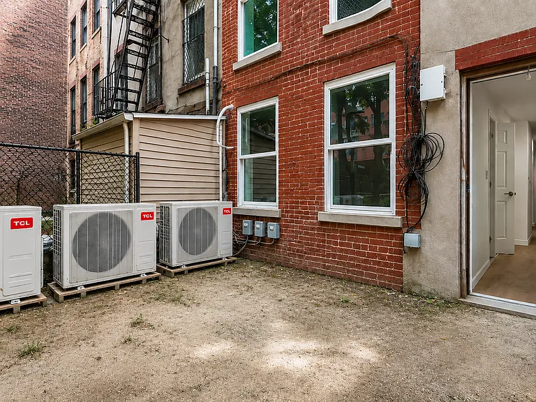 815 Willoughby Ave #1C — Photo 23