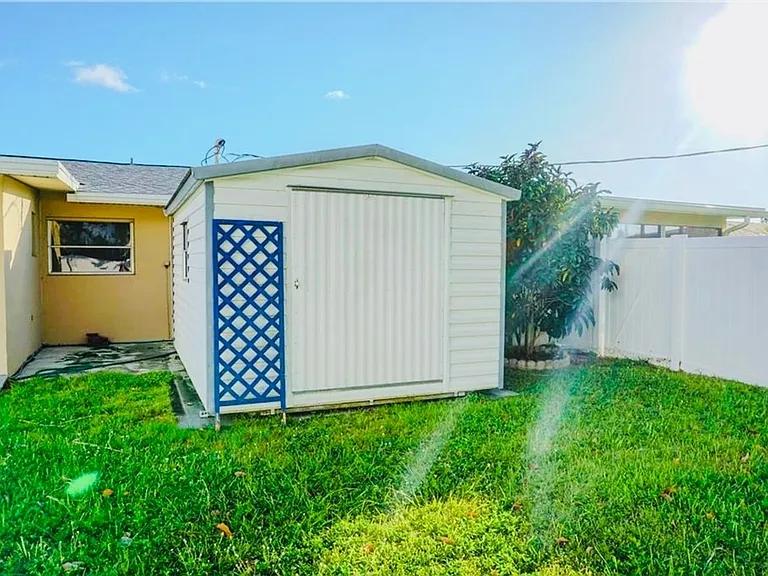 6004 Deming Ave — Photo 5