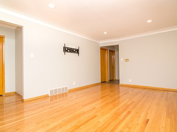 4th image of 6105 S Narragansett Ave