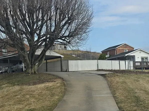 1793 Pike Rd, Saint Marys, WV 26170