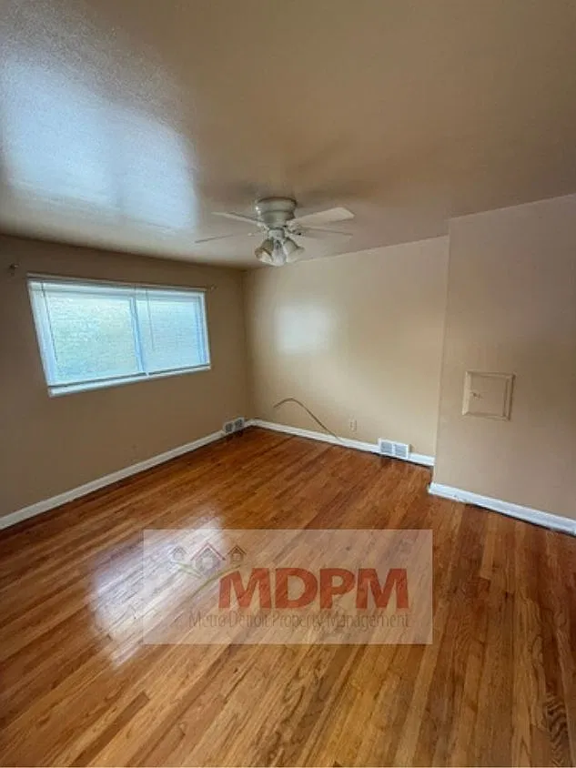 2 bed, 950 sqft, $1,050 — Photo 3