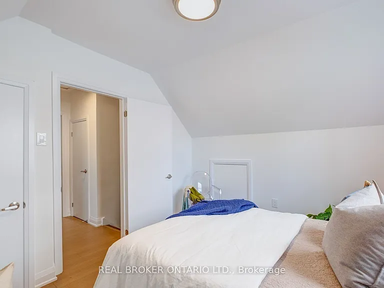 40 Stamford Sq N — Photo 14