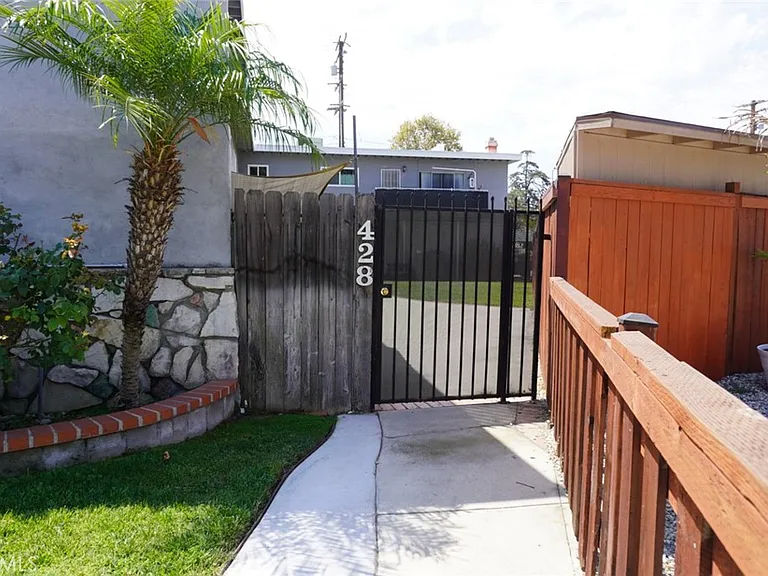 428 E Foothill Blvd — Photo 3