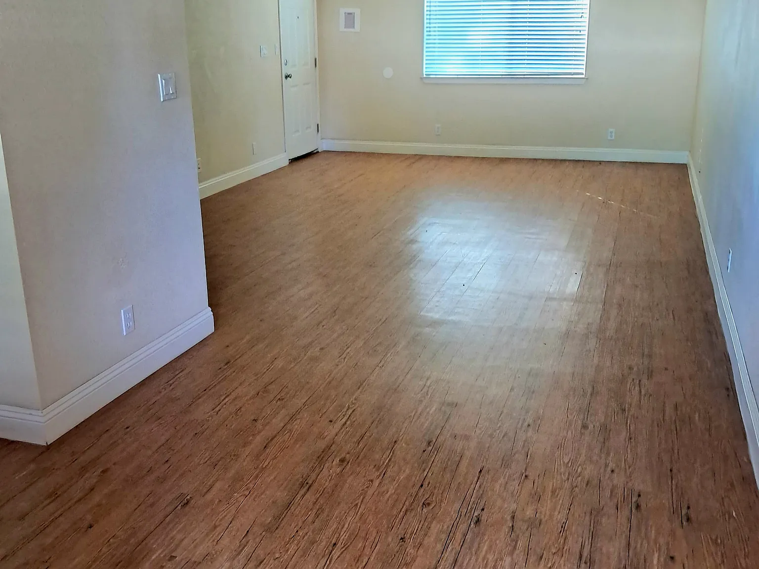 2/1 duplex with open floorplan, central hea — Photo 4