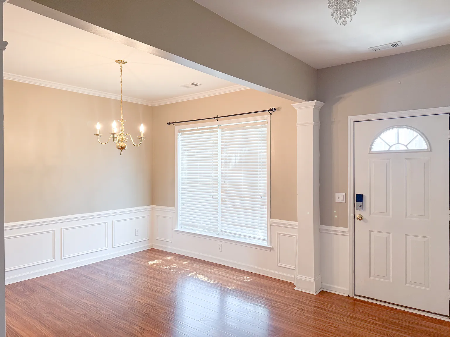 3 bed, 2.5 bath, 1660 sqft, $2,800 — Photo 2