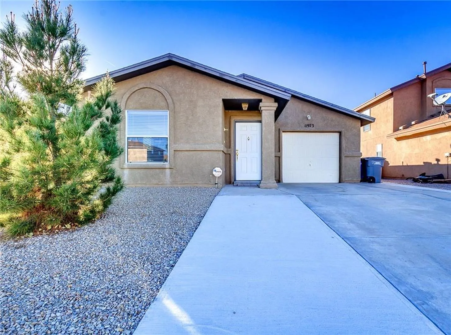 1 Story Home in Mesquite Hills with 3 Beds 2 Baths and Single Car Garage — Photo 1