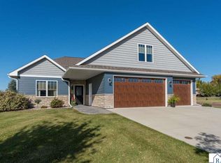 128 Dancing Waters Cir, Mankato, MN 56001