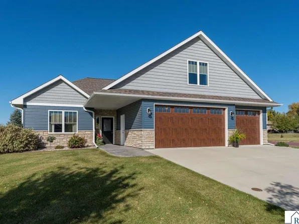 128 Dancing Waters Cir, Mankato, MN 56001