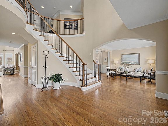 4th image of 1005 Westbury Dr