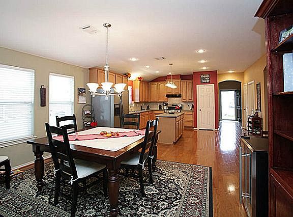 5th image of 3018 Eastwood Dr