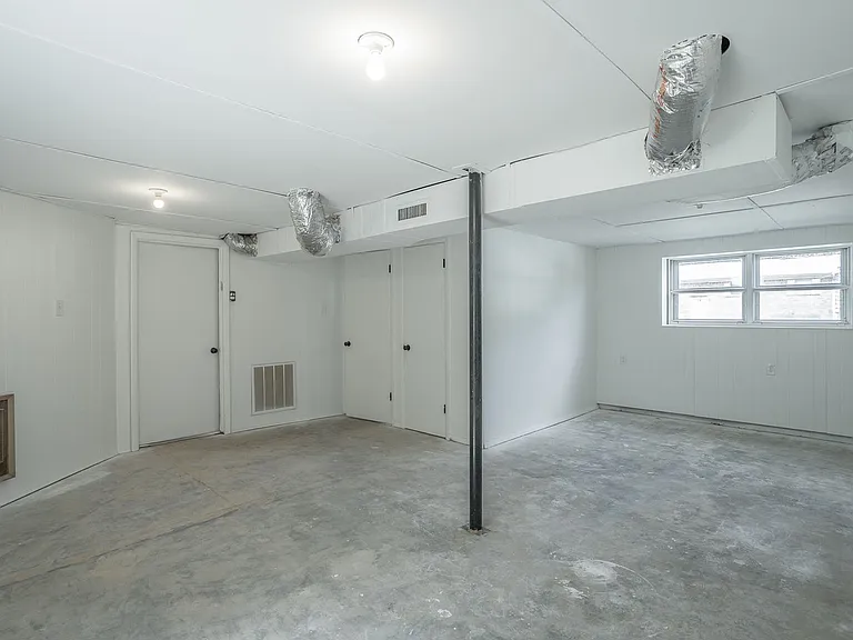 1364 Meadowood Dr — Photo 29