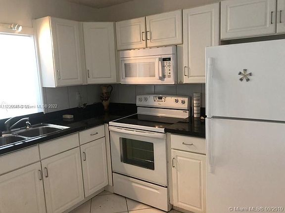 3rd image of 3750 NE 169th St APT 403
