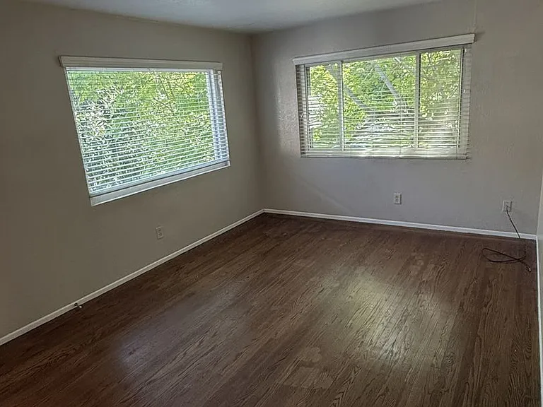 627 T St — Photo 18