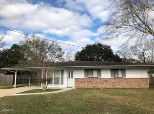 2521 Pinewood Dr, Pascagoula, MS 39567