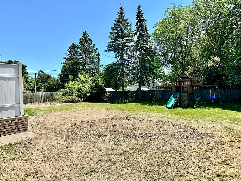 194 E Long Lake Rd — Photo 17