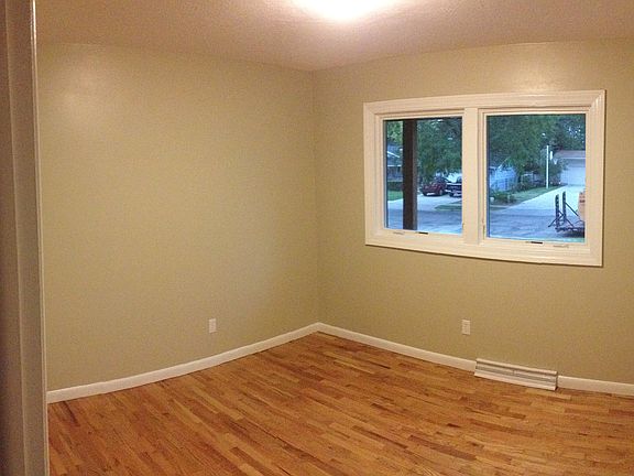 4th image of 2123 Lyman Ave