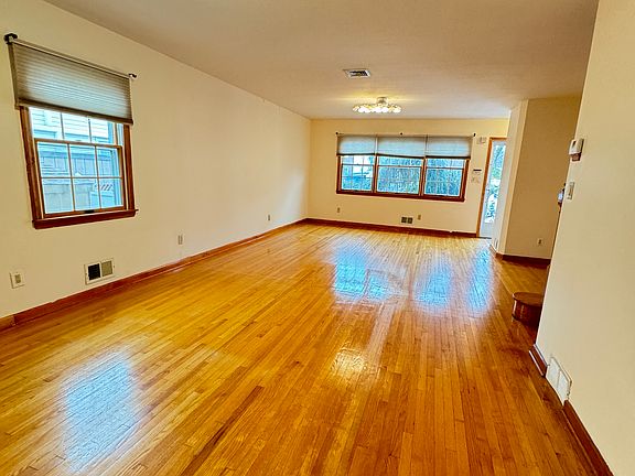 4th image of 27 Hitchcock Ave #1