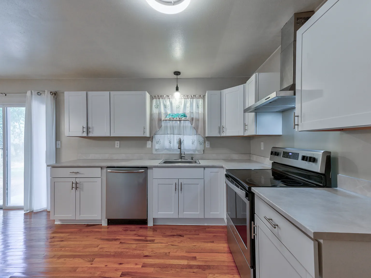 3 bed, 1200 sqft, $1,765 — Photo 4