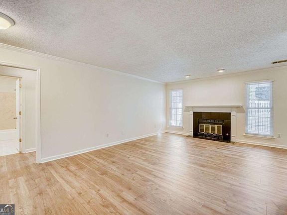 4th image of 1750 Clairmont Rd APT 4