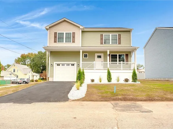 27 Orange St E, Rumford, RI 02916