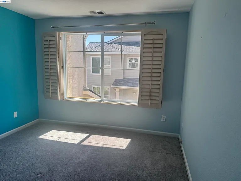 3162 Golden Crest Cmn #3 — Photo 24