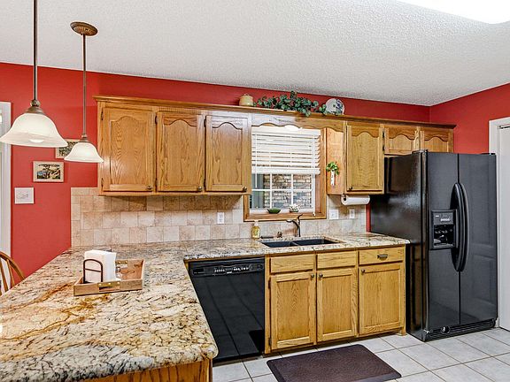 5th image of 111 Winterpark Dr