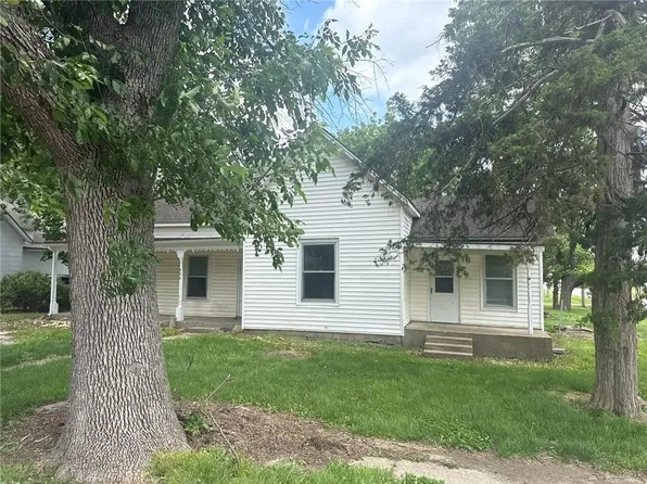 406 Main St, Garden City, MO 64747